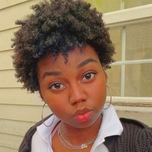 Meet your Posher, Yaneth